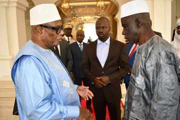 IBK, heureux de recevoir les ex-otages au Palais Présidentiel de Koulouba