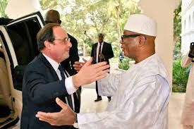 Visite privée au Mali de l’ancien président français : François Hollande encourage le sens de dialogue d’IBK pour aller à la paix