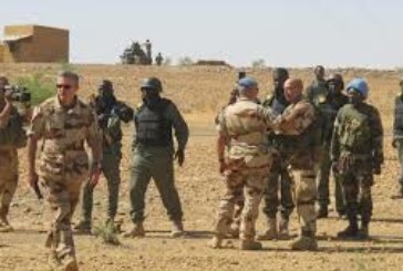 Mali: l’armée française passe le fleuve Niger avec armes et bagages