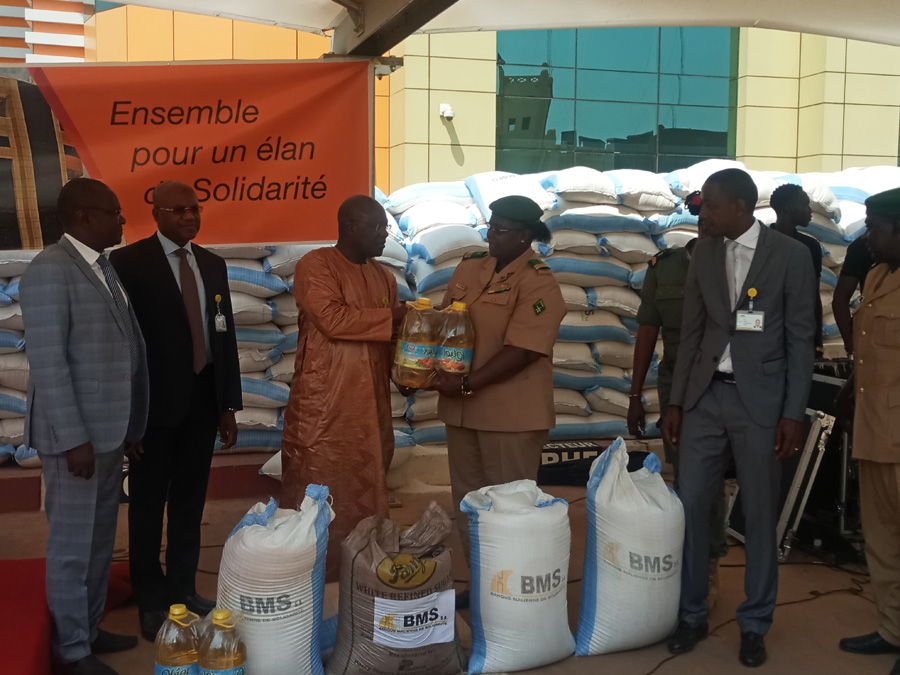 BMS : 20 tonnes de riz, 10 tonnes de sucre, et 400 cartons d’huile offrent aux veuves et orphelins des militaires