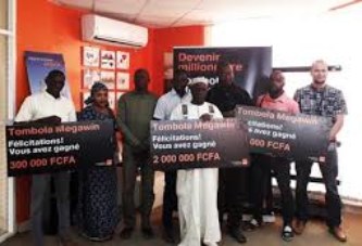 Tombola Mégawin Orange Mali: Les heureux gagnants du mois de mars reçoivent leurs gains