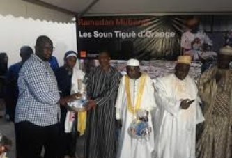 « Sountiguè » d’Orange Mali à la mosquée de Samaya : 250 repas de rupture de jeûne et 250 paniers distribués aux fidèles musulmans