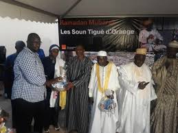 « Sountiguè » d’Orange Mali à la mosquée de Samaya : 250 repas de rupture de jeûne et 250 paniers distribués aux fidèles musulmans