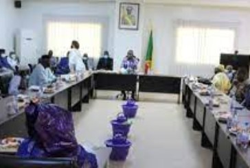 MESRS : Le ministre Pr. Amadou Keita offre un repas symbolique aux conciliateurs et aux partenaires de l’école