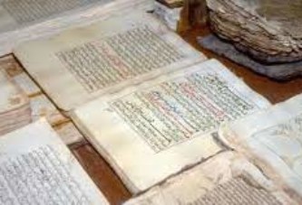 Introduction des manuscrits anciens dans le cursus scolaire et universitaire : Une table-ronde pour baliser le terrain