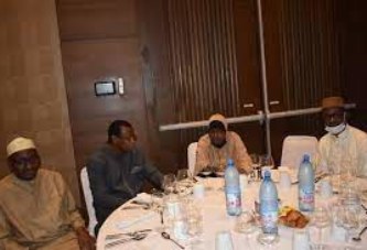 Rupture collective de jeûne : Le Ministre de la Santé et du Développement Social a convié tous les Directeurs relevant de son département à un Iftar.