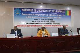Rationalisation des dépenses publiques de l’État : Le ministre Sanou rencontre les acteurs