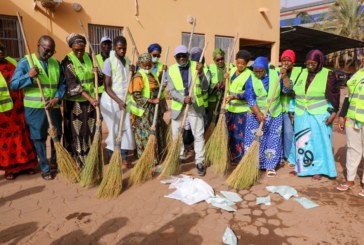 Journée de salubrité à l’INPS : L’Association des techniciens de surface du secteur de la santé au Mali respecte la tradition